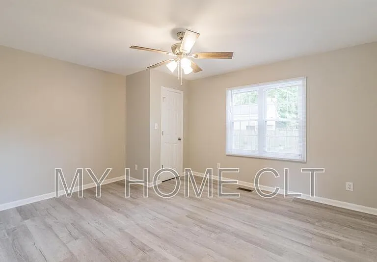 2336 Barry St #A — Photo 11