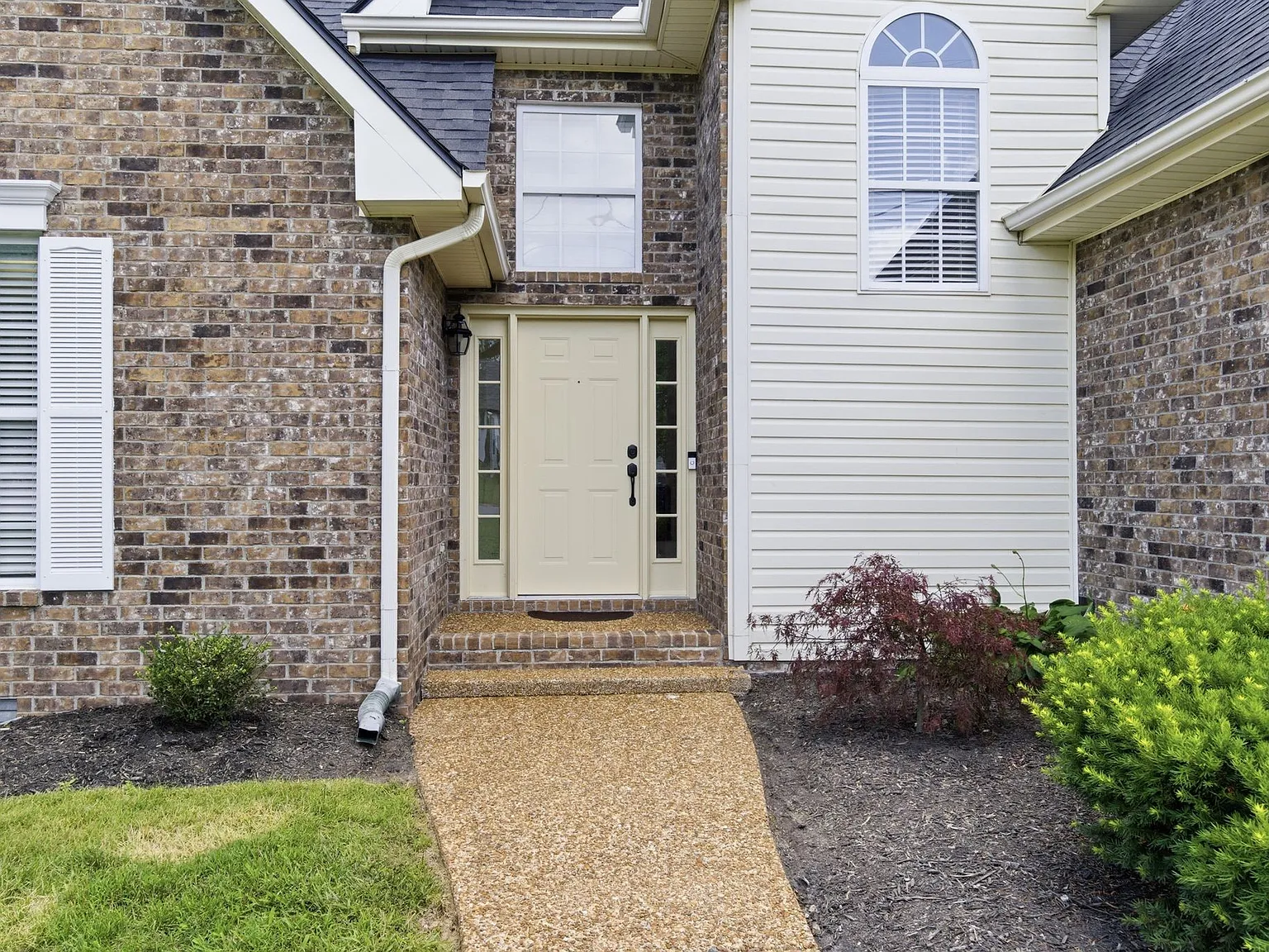 4 bed, 2131 sqft, $2,600 — Photo 4