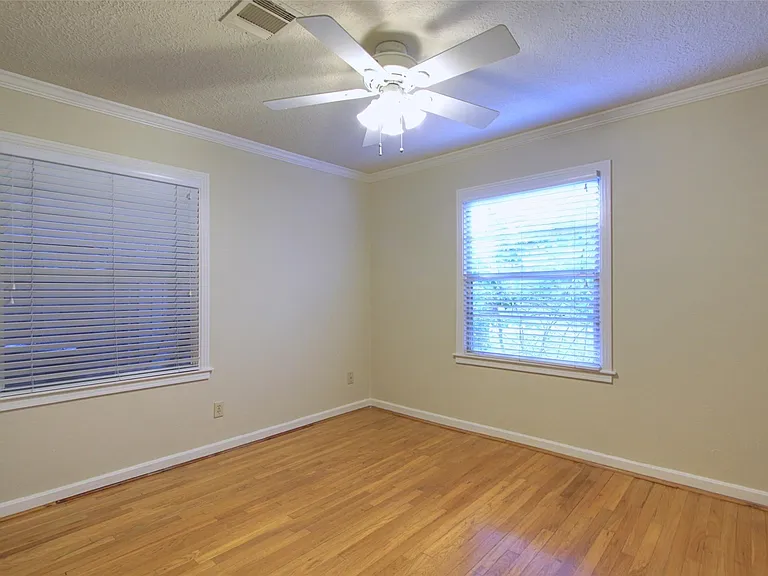 1322 Curtin St — Photo 23