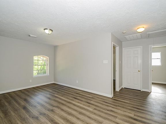 game room or 2nd living room. view 2