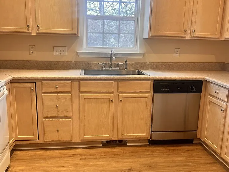 110 Shelby Ct — Photo 6