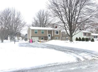 49 Spicewood Ln, Rochester, NY 14624