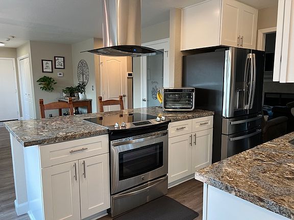 4th image of 892 Deerfield Pl