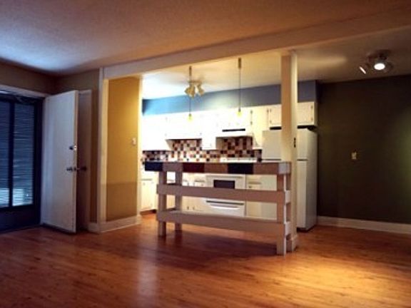4th image of 116 Harvard Dr SE #14