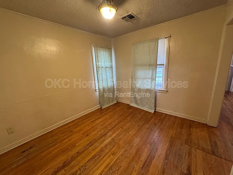 2713 Normandy St — Photo 7