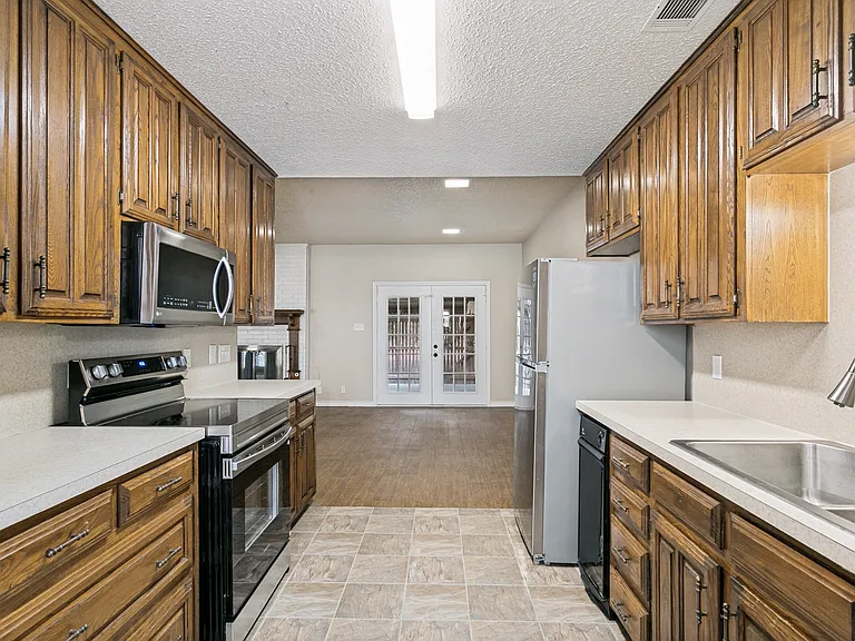 2306 Birchbrook Ct — Photo 7