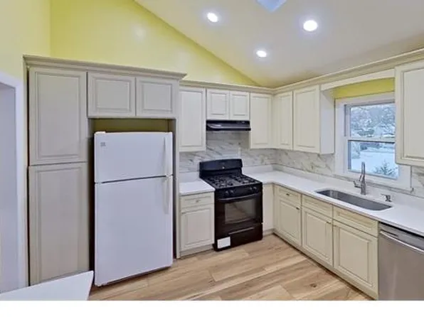 52 Rockefeller St Floor 2, Randolph, MA 02368