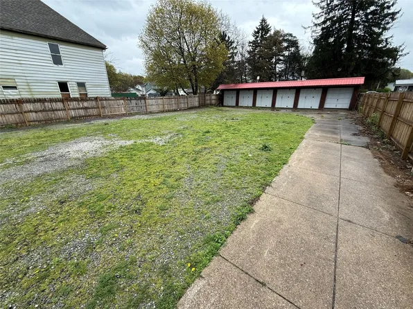 425 E 26th St, Erie, PA 16504