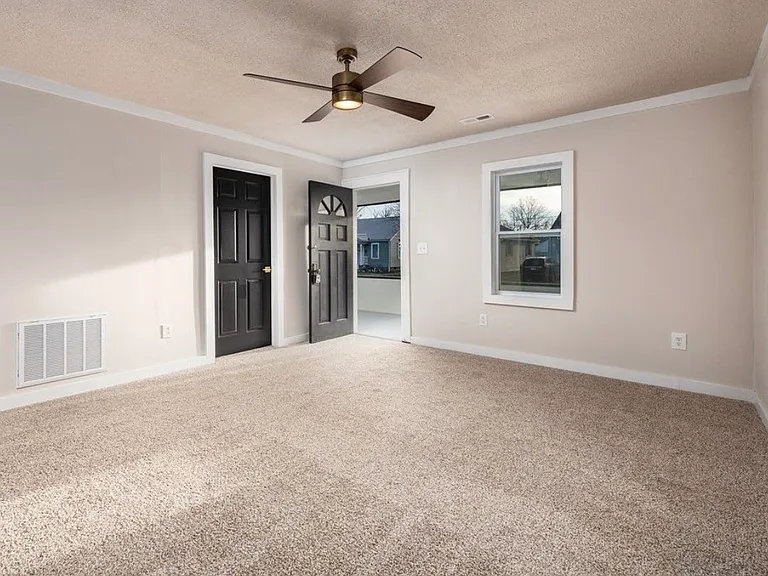 415 Hansford St — Photo 2