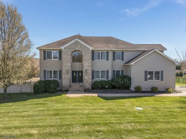 206 Robin Court, Greenwich Twp., NJ 08886