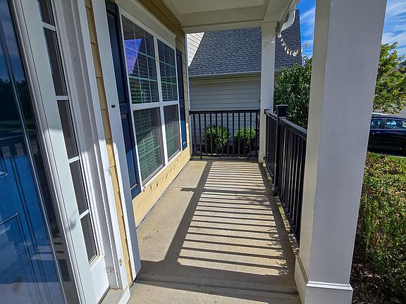2nd image of 122 Windrush Ln