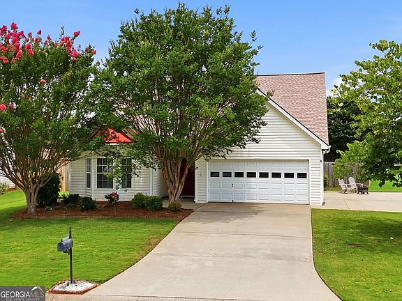 3rd image of 216 Lee Ct