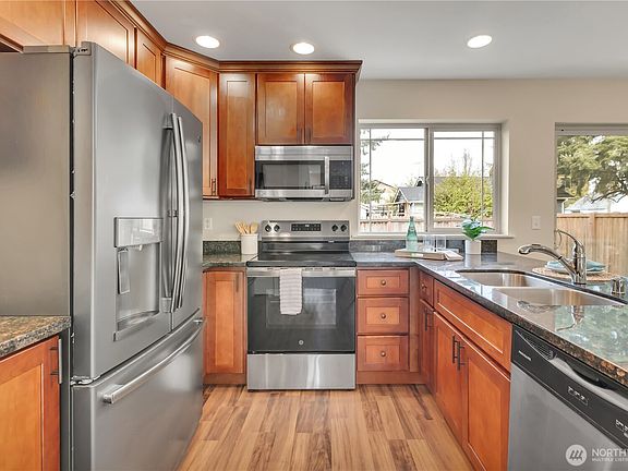 4th image of 619 E 57th Street Ct