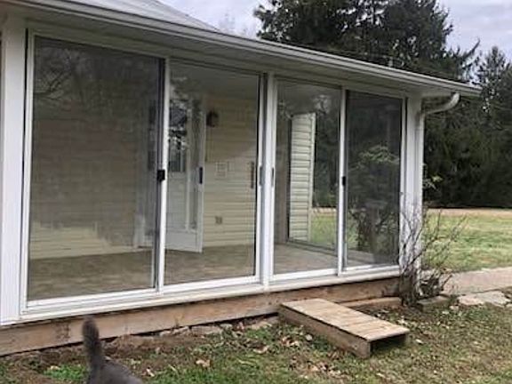 5th image of 829 Locust Corner Rd