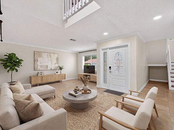 4th image of 704 SW 89th Avenue