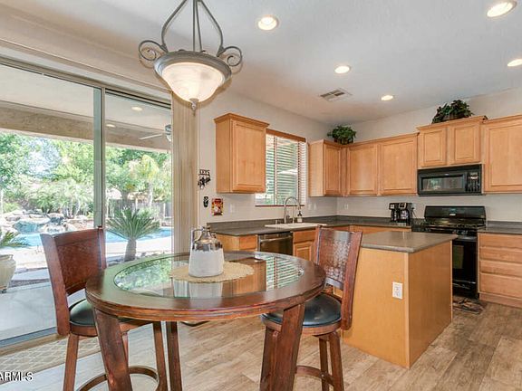 3rd image of 1316 E Nightingale Ln
