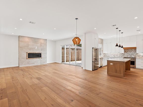 5th image of 1919 W 38th St