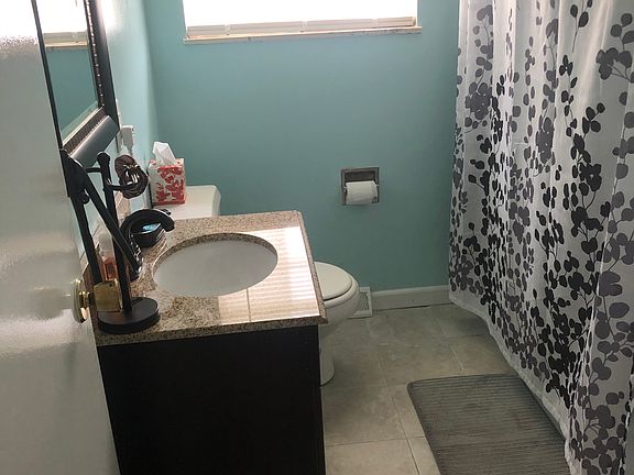 2nd image of 405 23rd St