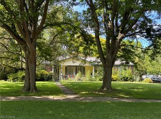 7041 Ashlawn Dr, Brecksville, OH 44141