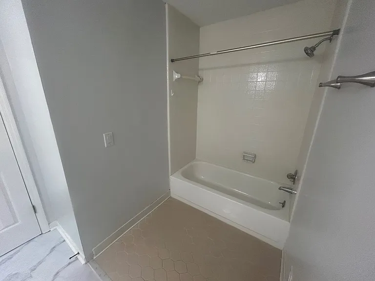 137 Lionsgate Dr — Photo 22