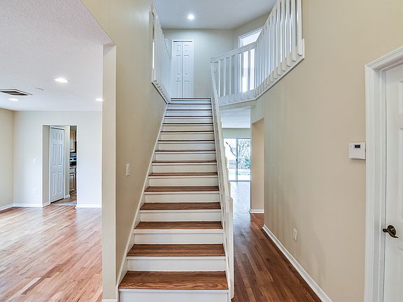 3rd image of 1940 Westpointe Cir