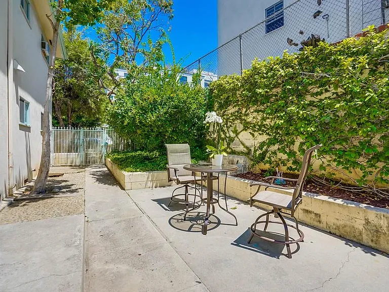 600 Kelton Ave #2 — Photo 21
