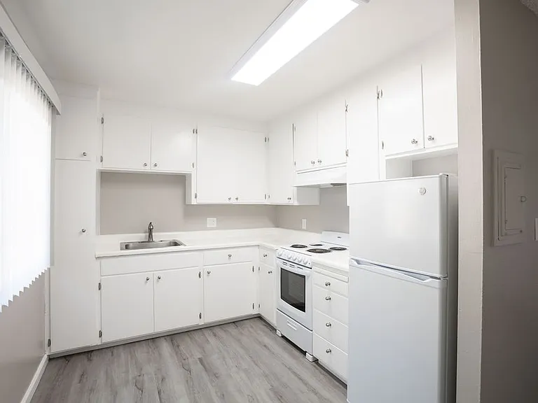 Sandalwood Apartments — Photo 24