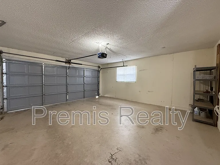 2238 Colonial Dr — Photo 24
