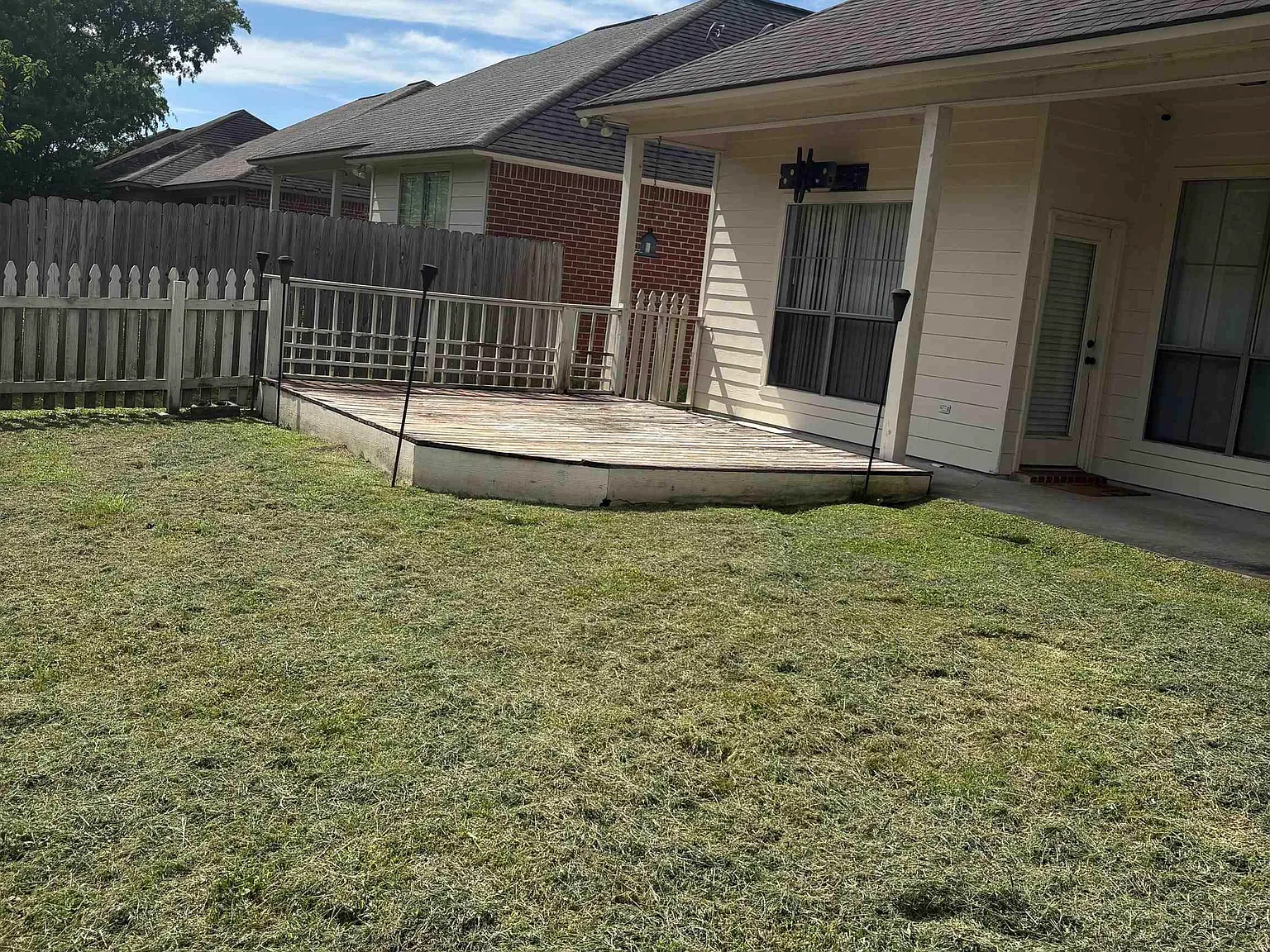 3 bed, 1468 sqft, $2,000 — Photo 2