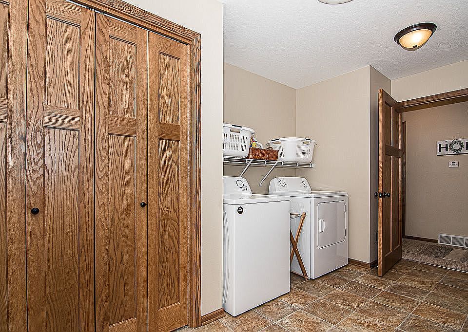 2nd image of 1309 Meadow View Ln