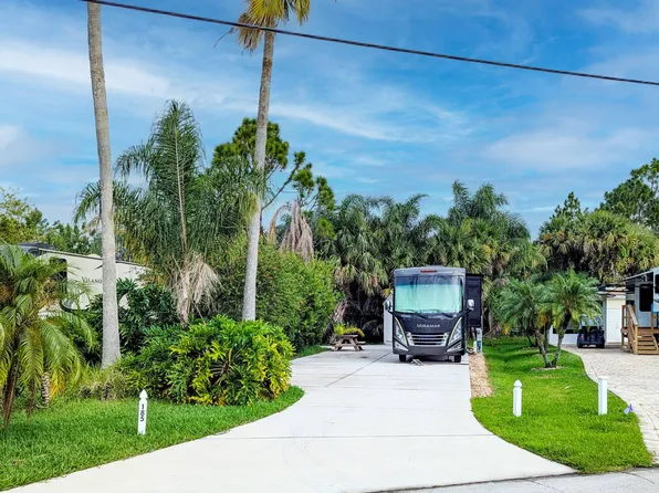 185 Plantation Dr, Titusville, FL 32780