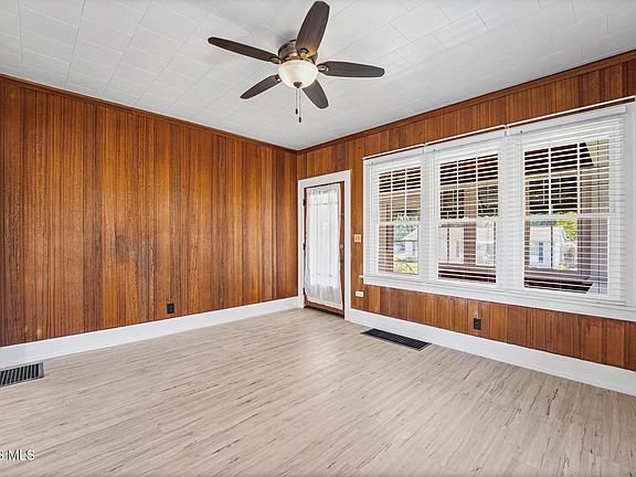 5th image of 207 Rhodes Ave