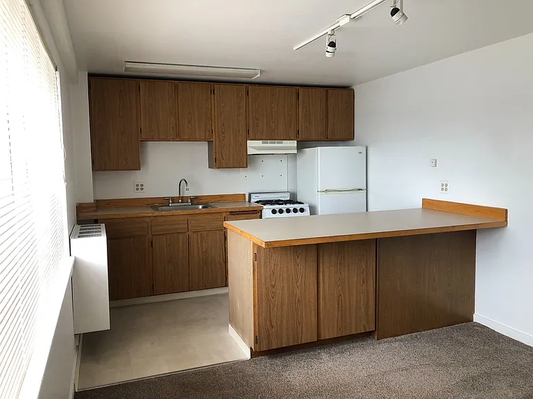 Curtiss Apartments — Photo 4