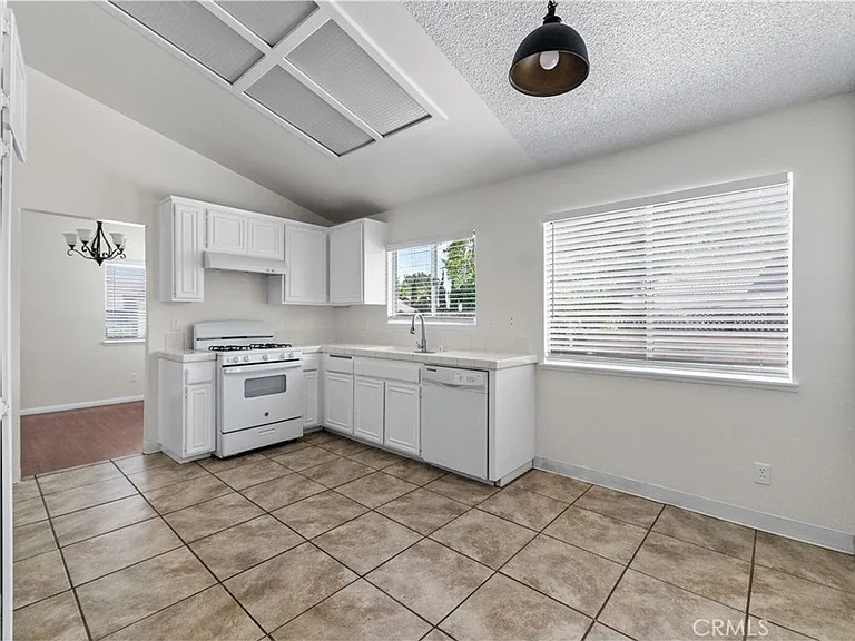1232 Kings Rd — Photo 24