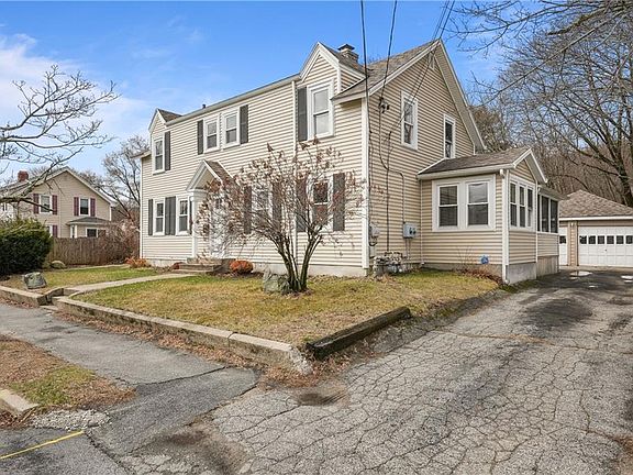 3rd image of 1032 Smithfield Ave