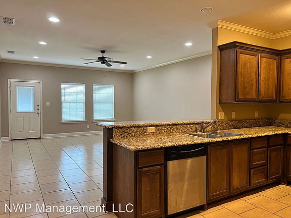 5th image of 9201 Shadow Oak Dr