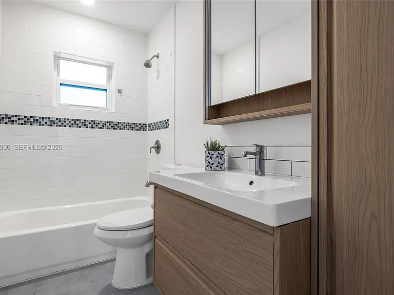 801 NE 118th St — Photo 15