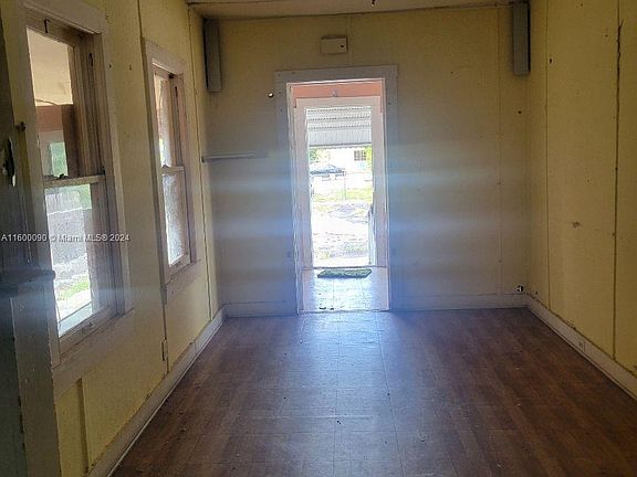 4th image of 244 E 15th St