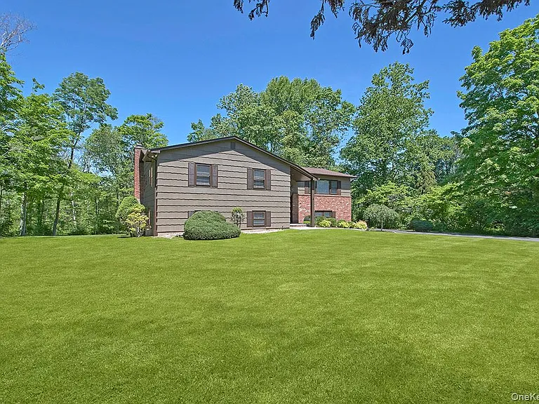 74 Edgewood Rd — Photo 26