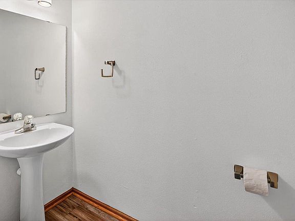 5th image of 213 North Musket Ridge Drive