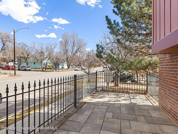 4th image of 1002 Colorado Ave