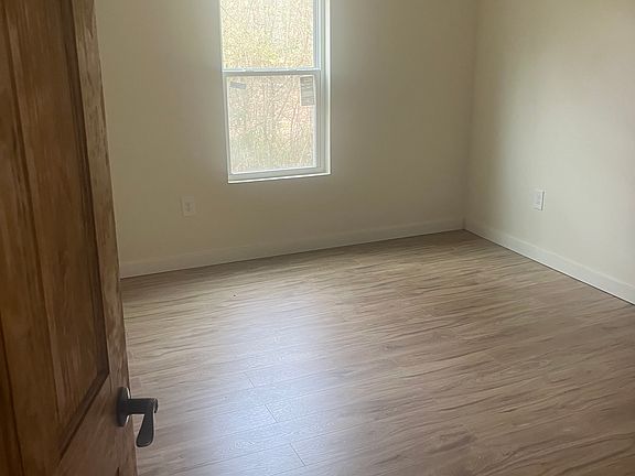 5th image of 90 Vandiver Ave