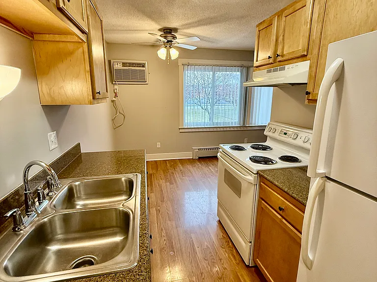 Edgerton Highlands Apartments — Photo 57