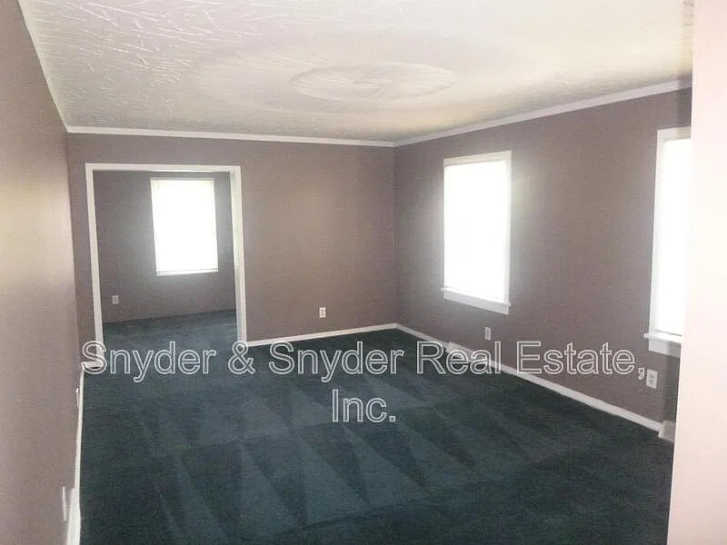 2 bed, 1.0 bath, 1152 sqft, $995 — Photo 2