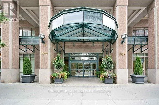 909 Bay St #505 — Photo 4