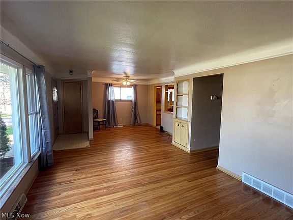 3rd image of 5357 E 129th St