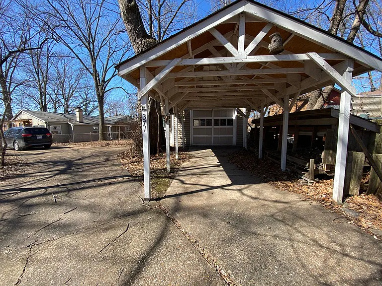 371 Adrian Dr — Photo 14