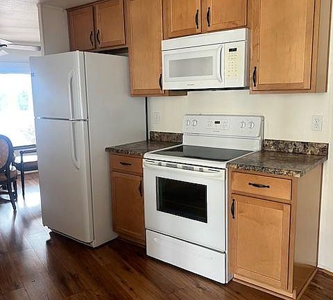 3rd image of 9246 E Cactus Ln S