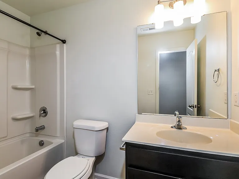 2541 Meadow Crossing Dr — Photo 12
