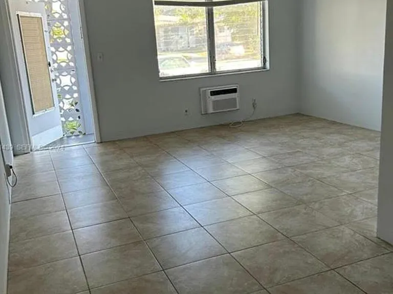 2000 NE 51st Ct #108 — Photo 6